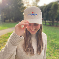 Schwarze Cord Cap mit Aufschrift von Femme de Marin, stylisches Accessoire für einen lässigen Look.