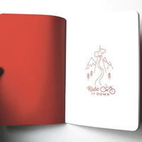 Reisetagebuch „My secret spots“ von Roadtyping, handliches Papeterie-Notebook mit stilvollem Cover für Reiseerinnerungen
