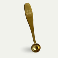 Goldener Matcha Löffel von Health Bar, perfekt für Tee und Getränke, aus hochwertigem Material, detailreiche Nahaufnahme