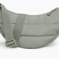 Kleine Puffer-Moon-Bag von Got Bag, nachhaltiger Rucksack und HipBag aus recyceltem Meeresplastik, in schwarz.