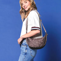 Hüfttasche und Rucksack Johnny Urban „Ally Medium“ in braun mit Leo-Muster, aus robustem Material, für stilvolle Outfits.