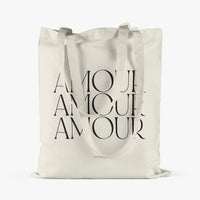 Jutebeutel von typealive in creme mit dem Aufdruck „Amour“