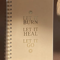 Geschenkset „let it burn. let it heal. let it go.“ von Anna Cosma, Papeterie mit Notizbüchern und Schreibwaren, stilvoll verziert