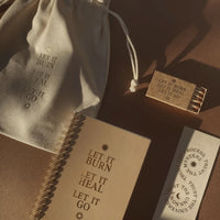 Geschenkset „let it burn. let it heal. let it go.“ von Anna Cosma, Papeterie mit Notizbüchern und Briefpapier, stilvolles Design