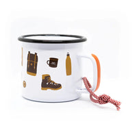 Emailletasse Becher von Roadtyping, für drinnen und draußen, zeigt ein stilvolles Design mit Logo auf weißem Becher.