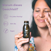 Pflegeöl mit Lavendel von 4 people who care, für gesunde Haut, zeigt Flasche und Lavendelblüten, Beauty & Pflege Produkt
