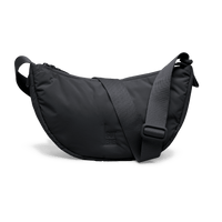Kleine Cloud-Moon-Bag von Got Bag, stylischer Rucksack mit nachhaltigem Design, aus recyceltem Meeresplastik gefertigt.