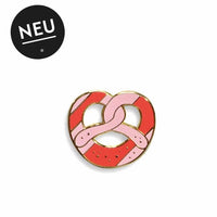 Hemd-Breze Accessoire von Heimatformat, aus Holz gefertigt, mit geschnitztem Design, ideal für stilvolle Kleidung oder Dekoration