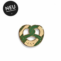 Heimatformat Pin Breze, kleines Accessoire mit Bärenmotiv, goldfarbenes Metall, perfekt für Kleidung oder Taschen.