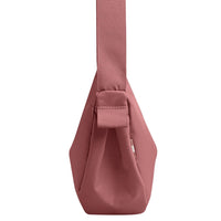 Kleine Moon-Bag von Got Bag, Rucksack und Hüfttasche, aus recyceltem Meeresplastik, zeigt das stilvolle Design und nachhaltiges Material.
