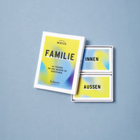Papeterie-Spiel "Familie" von beherzt, farbige Spielkarten und Illustrationen für Familienaktivitäten, auf weißem Hintergrund.