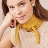 Weicher, grauer Schal "Sophie Scarf" von calie paris, aus warmer, eleganter Bekleidung für Damen.