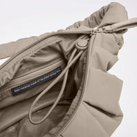 Kleine Pleat-Moon-Bag von Got Bag, stilvoller Rucksack und HipBag aus recyceltem Meeresplastik, mit Falten-Design.