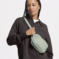 Got Bag Adapt-Sling-Bag, ein moderner Rucksack und HipBag aus recyceltem Material, mit verstellbarem Gurt und nachhaltigem Design.