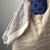 Bunte Johnny Urban Bandana „Erin“ mit floralem Muster und weichem Stoff, ideal für Mode und Accessoires.