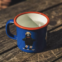 Kleine Emailletasse Kinder von Roadtyping, robust Becher für drinnen und draußen, mit buntem Design, ideal für Kinder.