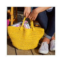 Häkelset für Strandtasche Avila in Zitronengelb von Hoooked, enthält Garn und Anleitungen für DIY-Häkelprojekt.