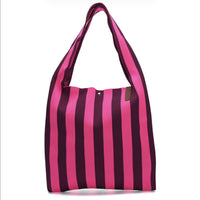 Modischer Shopper Lois von Lot83 aus langlebigem Stoff, zeigt das stilvolle Design und praktische Tragehenkel.