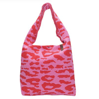 Bequemer Shopper Lois von Lot83 aus Stoff mit großen Tragehenkeln und stilvollem Design, ideal für den Alltag.