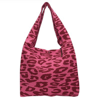 Damen-Shopper Lois von Lot83, aus robustem Stoff, zeigt ein modernes Design mit großen Tragegriffen und praktischen Details.