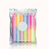 Bunte Dip-Dye-Kerzen im Set für drinnen und draußen von by vivi, farbenfrohes Dekor für jeden Raum.