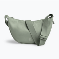 Kleine Moon-Bag von Got Bag, nachhaltiger Rucksack und HipBag aus recyceltem Meeresplastik, mit verstellbarem Tragegurt.