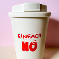 Limitierte To Go Becher von StudioSonna, langlebiges Kunststoffgefäß mit stilvollem Design, ideal für unterwegs