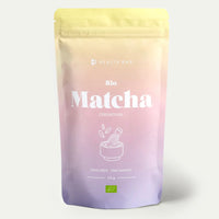 Bio Matcha Tee von Health Bar in einer eleganten Teeschale, frisch und grün, ideal für gesunde Getränke und Zeremonien.