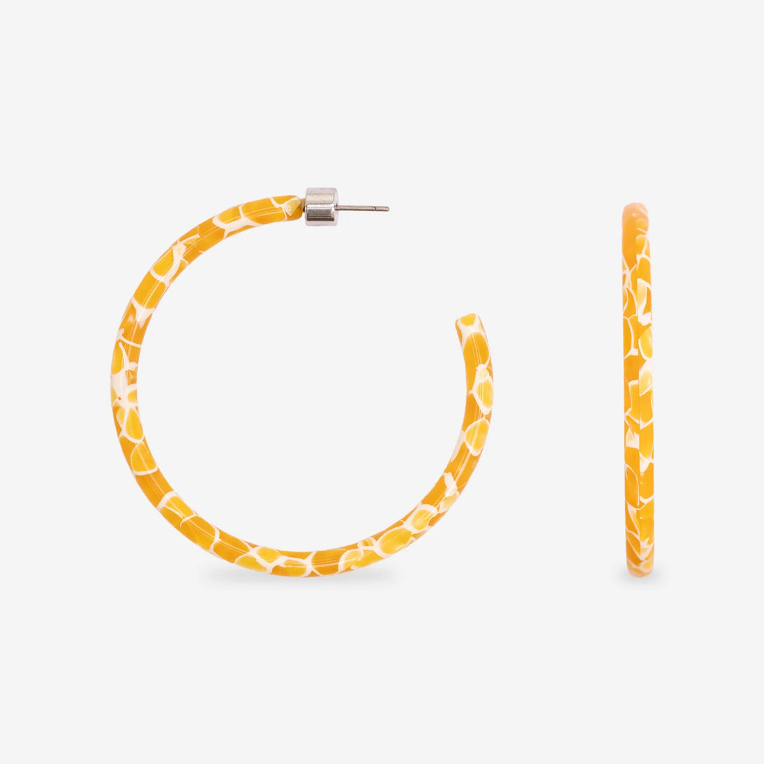 Sasstie Creolen-Ohrringe in Gold, runde Hoop-Design, elegantes Accessoire für Damen, Detailaufnahme