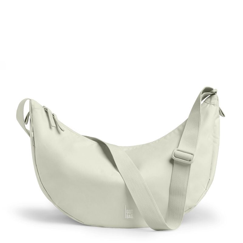 Große Moon-Bag von Got Bag, umweltfreundlicher Rucksack mit robustem Design, aus recyceltem Meeresplastik gefertigt, auf einem weißen Hintergrund