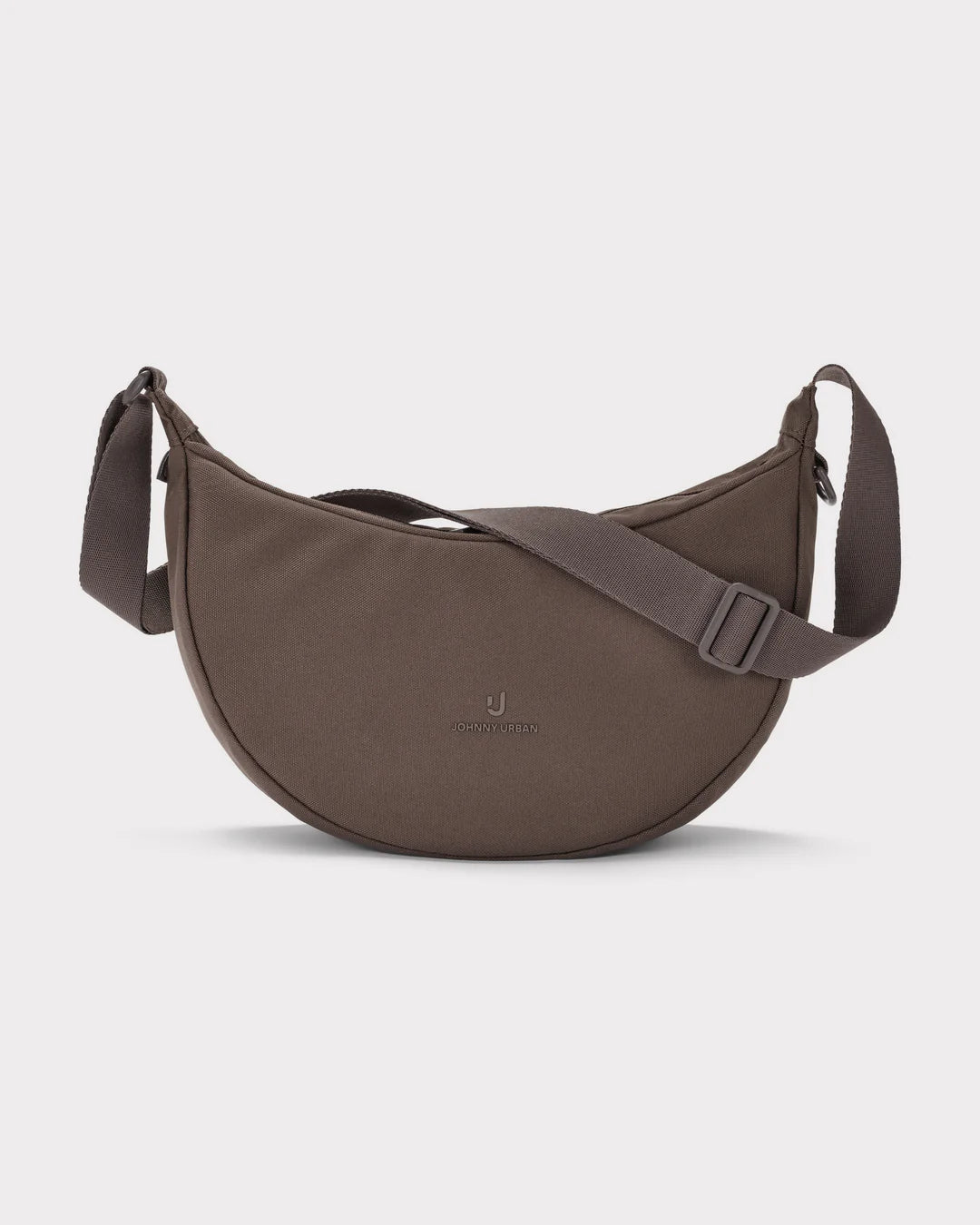 Hälbmondtasche „Ally Medium“ von Johnny Urban, schwarze Rucksack- und Hipbag-Kombination mit Reißverschluss und Tragegriff.