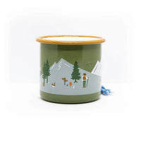 Emailletasse Becher von Roadtyping, geeignet für drinnen und draußen, mit stilvollem Design und langlebigem Material.
