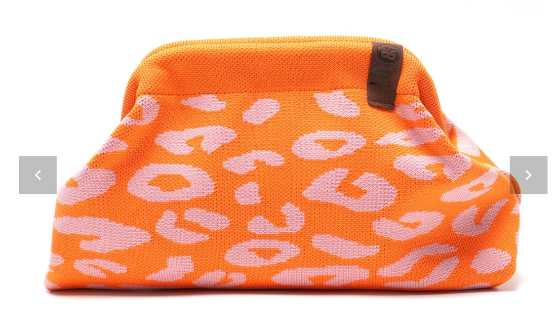 Kulturbeutel Emma von Lot83 aus robustem Stoff mit Reißverschluss und mehreren Fächern, ideal für Reise-Accessoires.