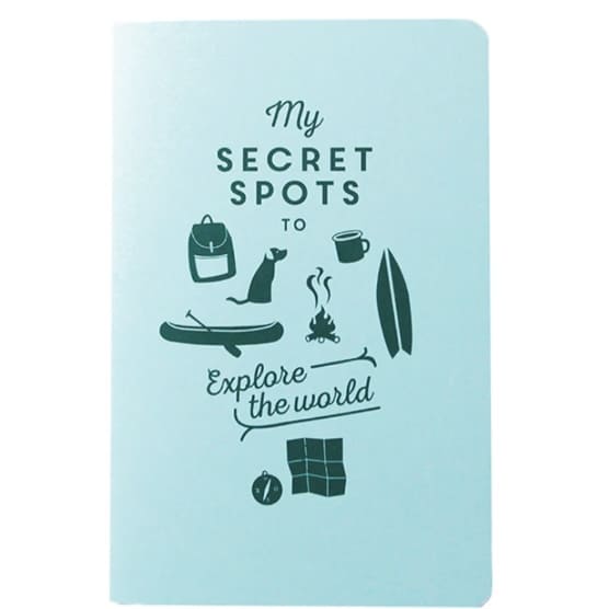 Reisetagebuch „My secret spots“ von Roadtyping, Papeterie, offenes Tagebuch mit Platz für Notizen und Reiseerinnerungen.