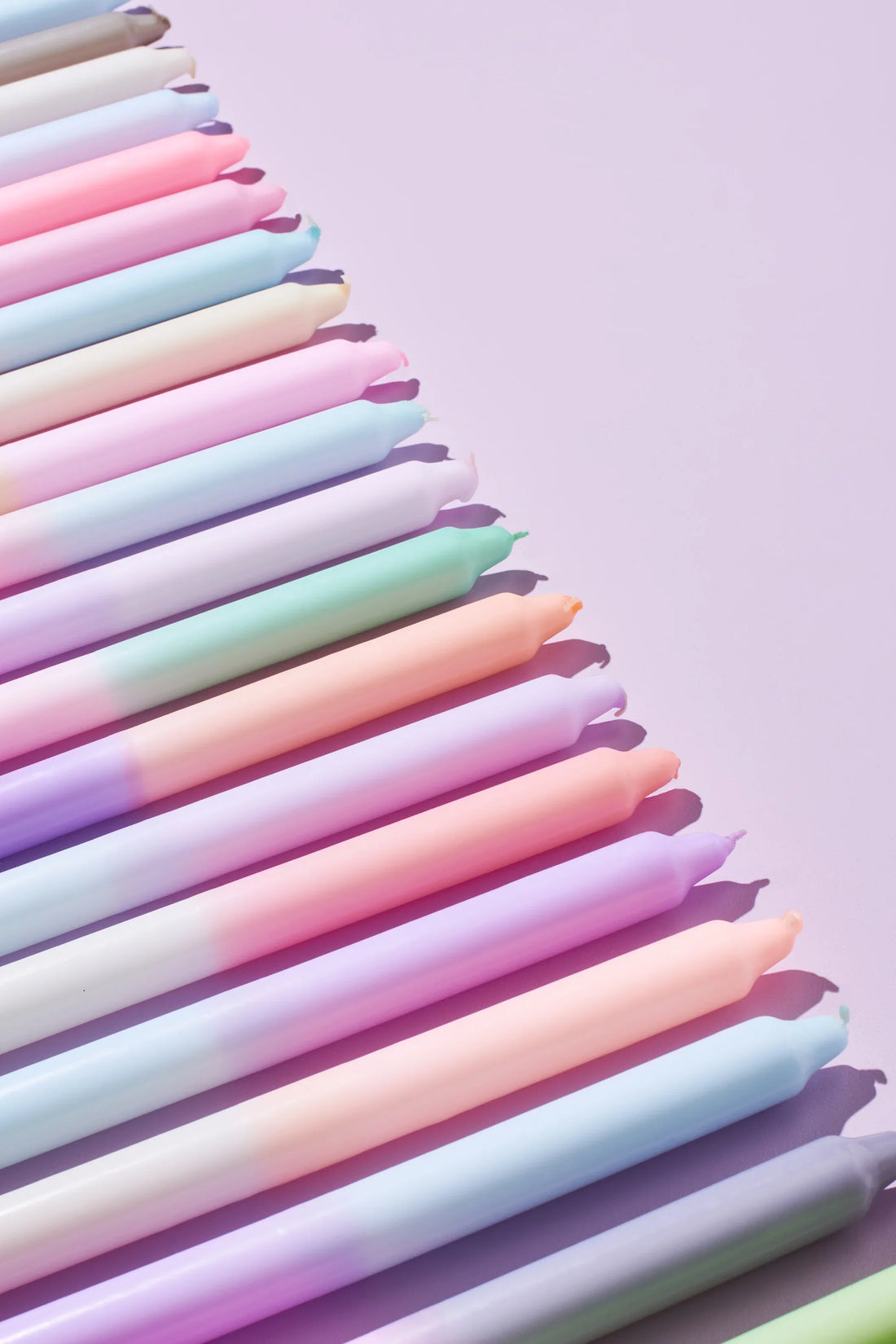 DIY-Box Dip Dye Kerzen von by vivi, farbige Kerzen zum Selbermachen, mit bunten Farbverläufen und kreativen Mustern