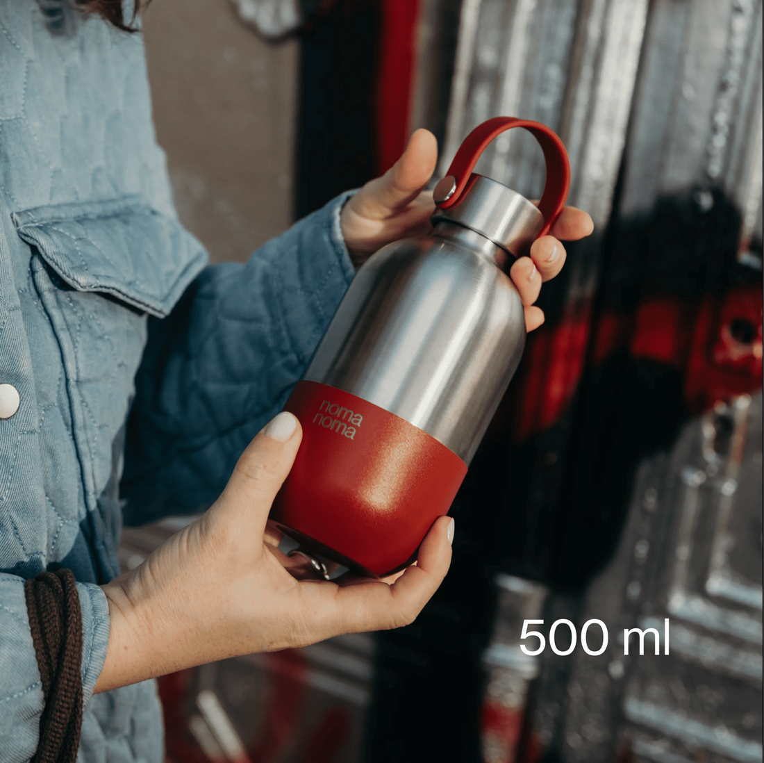 Edelstahl-Isolierflasche von Noma noma, 500 ml, für drinnen und draußen, mit robustem Design und auslaufsicherem Verschluss.