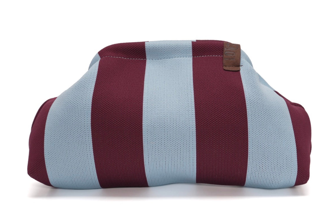 Emma Kulturbeutel von Lot83, praktische schwarze Accessoires-Tasche mit Reißverschluss und mehreren Fächern, auf weißem Hintergrund.