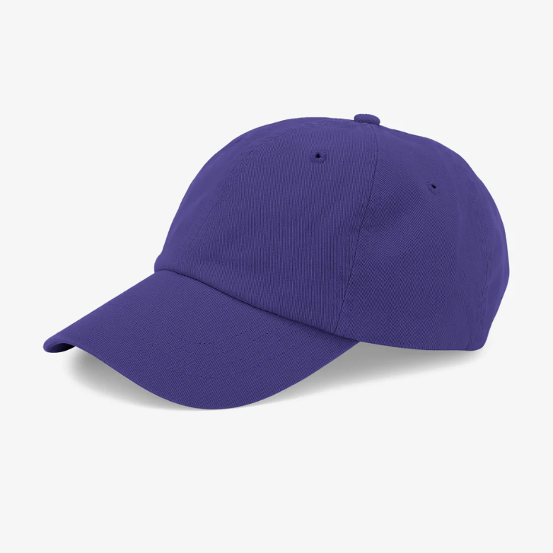 Bunte Cap aus Bio-Baumwolle von Colorful Standard, mit farbigem Design und bequemer Passform, auf dem Bild in Ultraviolett.