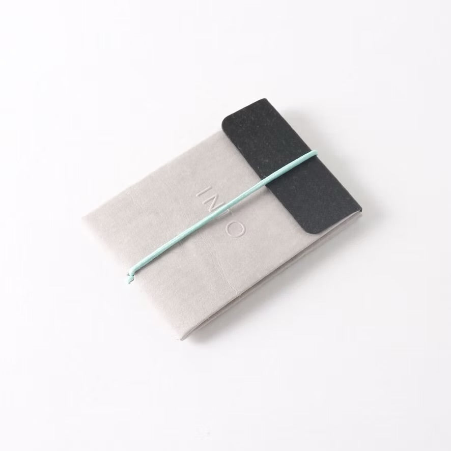 Bunter INTO Geldbeutel S aus Papier, als Rucksack oder HipBag getragen, mit stilvollem Design und praktischen Fächern