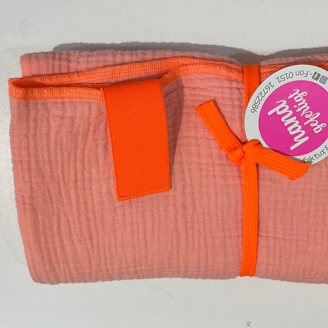 Weißes Musselin-Quadrattuch von Manufaktur & Kontor, weiches Baumwoll-Accessoire mit quadratischer Form und feiner Textur.