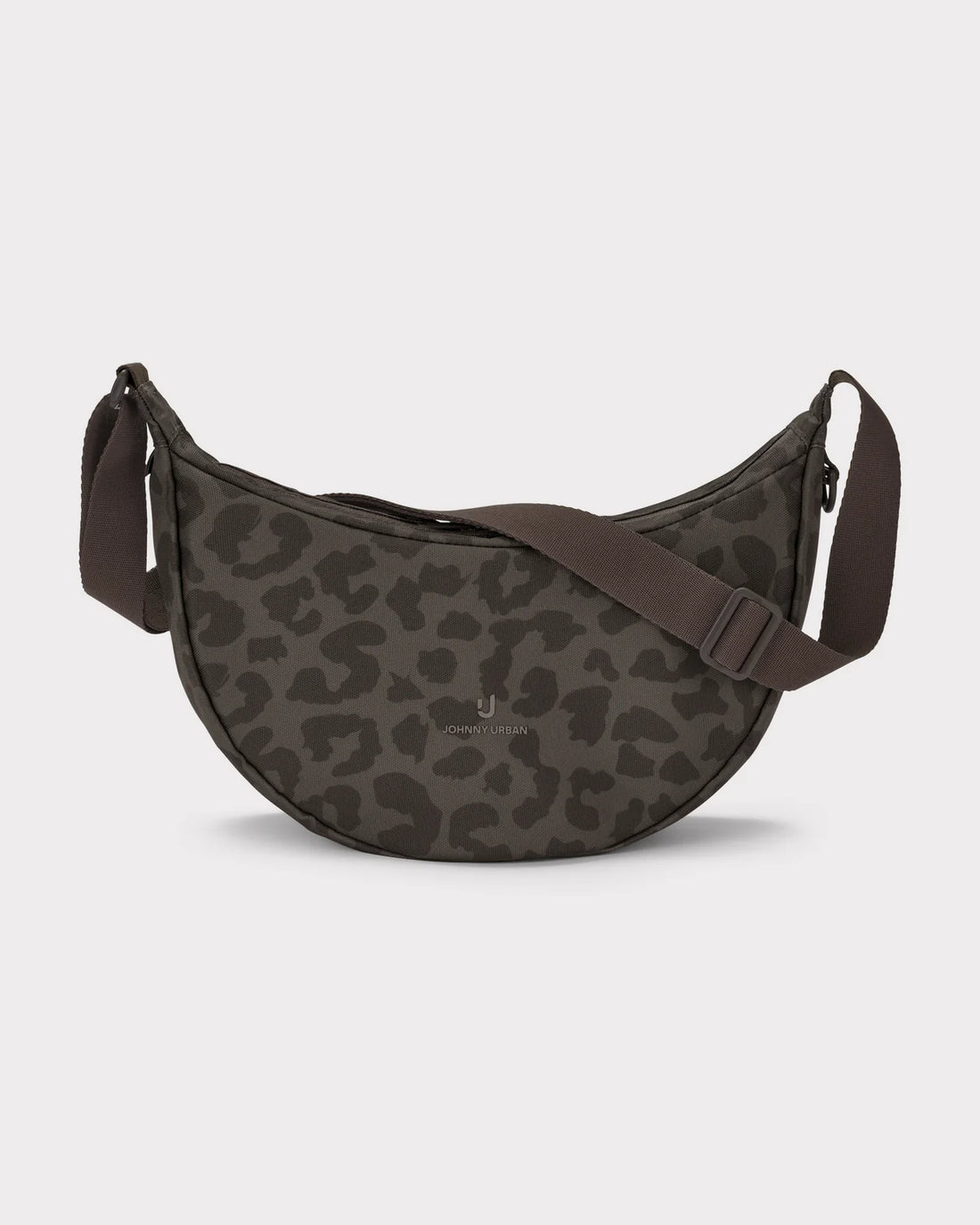 Modische Johnny Urban Halfmoon-Bag „Ally Medium“ in modernem Leo-Design, Rucksack oder HipBag für vielseitigen Stil.