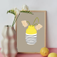 A4-Poster „mio vaso lemon stripes“ von hej Ibiza by Ute Arnold, bunte Papiergestaltung mit Zitronenstreifen, dekoratives Papeterie-Design