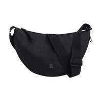 Kleine Moon-Bag von Got Bag, Rucksack und Hipbag, aus recyceltem Meeresplastik, zeigt das nachhaltige Design und den praktischen Stil.
