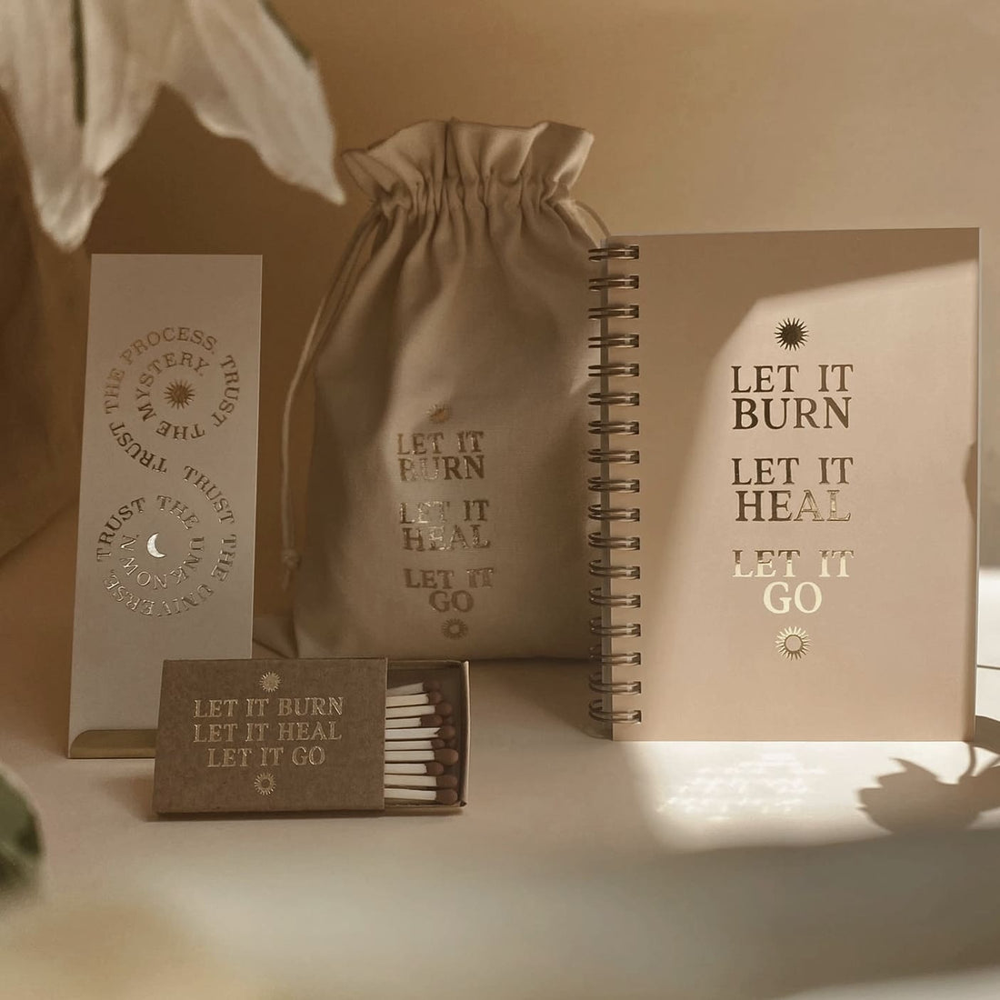 Anna Cosma Geschenkset „let it burn. let it heal. let it go.“ mit Papeterie, inklusive Notizbücher und Briefpapier, stilvoll und inspirierend