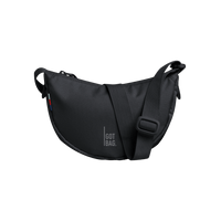 Kleine Moon-Bag von Got Bag, nachhaltiger Rucksack und HipBag aus recyceltem Meeresplastik, auf einem weißen Hintergrund.