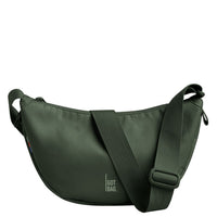Kleine Moon-Bag von Got Bag, Rucksack und HipBag aus recyceltem Kunststoff, schwarzes Design, sichtbare Tragegriffe und Reißverschluss