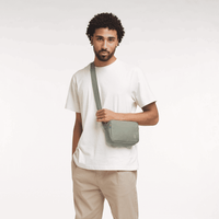 Got Bag Crossbody-Bag aus recyceltem Material, tragbar als Rucksack oder HipBag, mit verstellbarem Tragegurt.