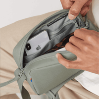 Got Bag Crossbody-Bag, stylischer Rucksack und HipBag aus recyceltem Material, mit verstellbarem Schultergurt und modernen Design.
