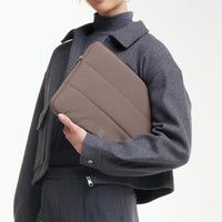 Puffer-Laptoptasche für 14 und 16 Zoll von Got Bag, wasserabweisend und gepolstert, zeigt das stilvolle Design und die Reißverschlüsse