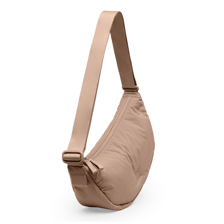 Kleine Cloud-Moon-Bag von Got Bag, ein Rucksack und HipBag in nachhaltigem Design, mit verstellbarem Tragegurt und modernen Details